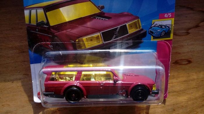 Hot Wheels Volvo 240 Drift Wagon