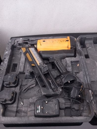 1st fix nail gun