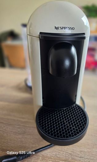 Nespresso Vertuo coffee set, pod tower, glass tray with pod holder, 1 Descaler pouch.