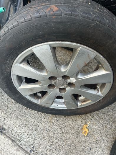5 Alloys and tyres for avensis 2007-09