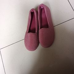 Dunnes Stores  Ladies  Slippers. Slippers.    S.L - 7-8. 5-6.  New - No Tag.