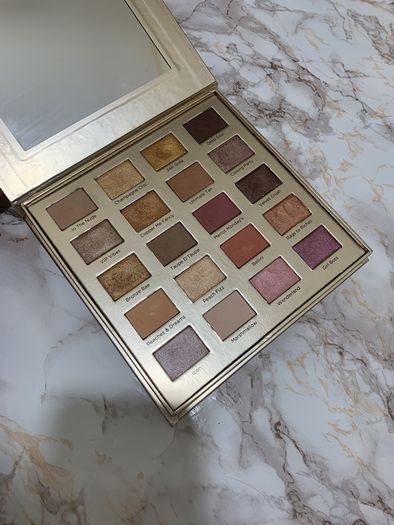 Iconic London eyeshadow palette