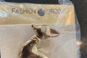 Small doe / Bambi brooch (new, multiple)