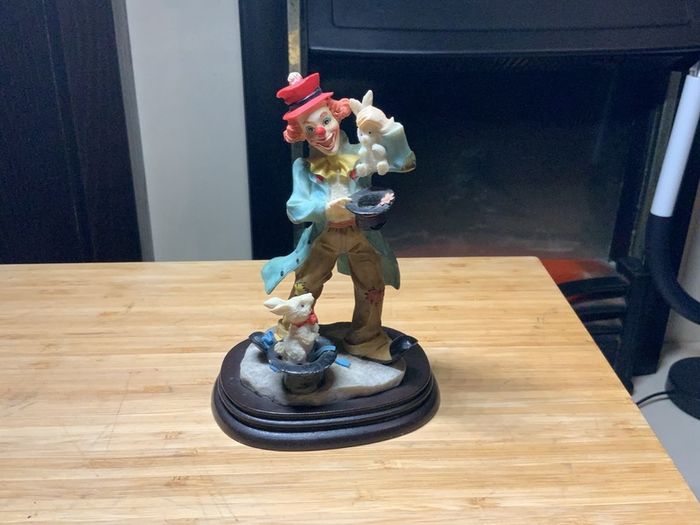 Figurines