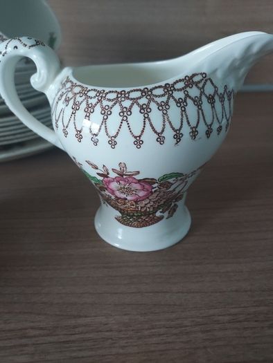 Vintage Moyott & Sons Brown Bonnie Dundee Chintzy Floral china 21 piece