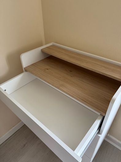 Chest of Drawers with Shelf