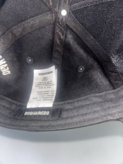 Red Canada Goose Gillet + Dsqaured Cap