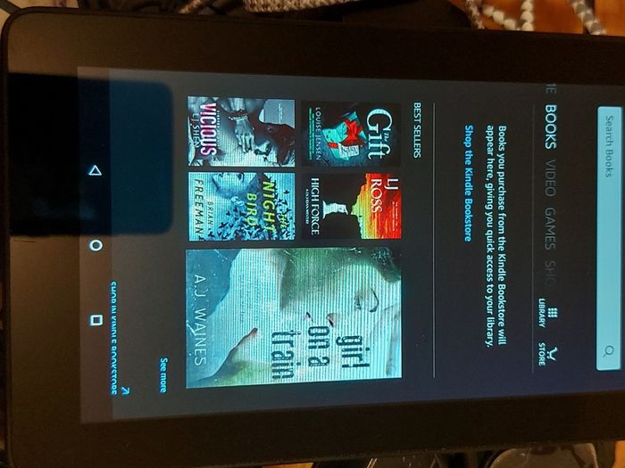 Amazon Fire 5th Generation, 8GB, Model SV98LN in very good cosmetic condition, but needs new Battery