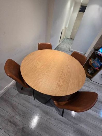 Round Dining Table with 4 Chairs