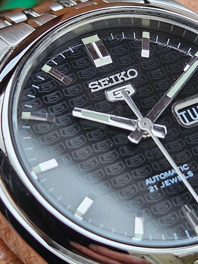 Watch Seiko 5 Automatic.