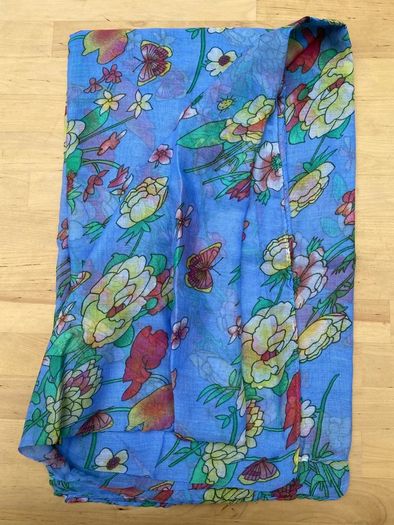 300 Ladies Scarves Wholesaler Liquidation Stock Clearance!