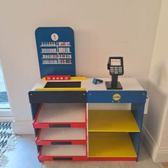 Wooden play shop