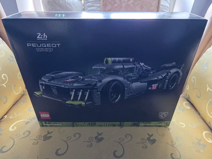LEGO 42156 PEUGEOT Le Mans Hybrid Hypercar