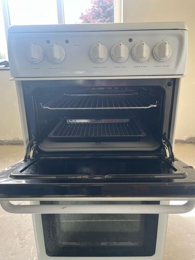 HOTPOINT electric free standing double cooker for sale
