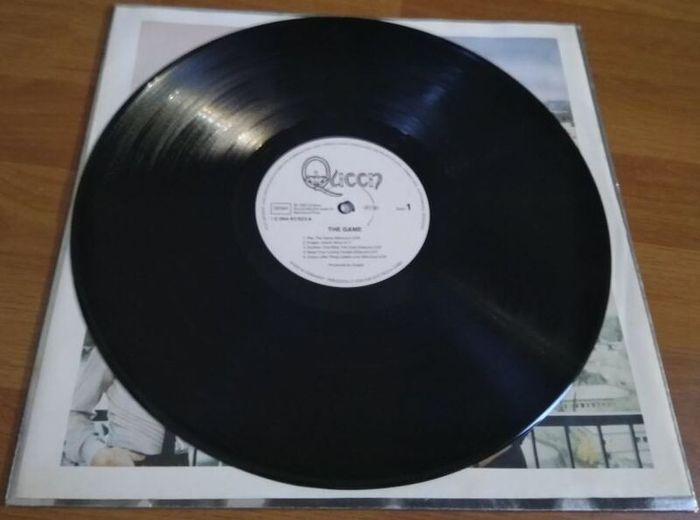 lP Vinil - Queen. 9 Albums + 2 Solo albums. In good condition.