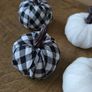 A set of 5 Halloween mini pumpkins Image 2