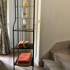 Bathroom shelving unit