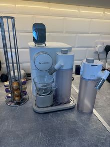 Nespresso Gran Lattissima (White) Premium bundle