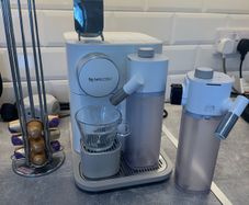 Nespresso Gran Lattissima (White) Premium bundle