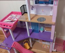 Barbie house & accessories