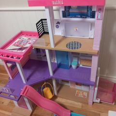 Barbie house & accessories