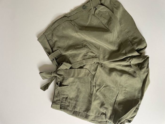 ladies shorts size 6