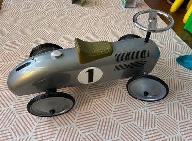 Car kids ride-on