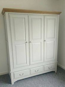 Large 3 Door Wardrobe with Oak Top & 3 Drawers