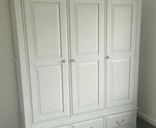 Large 3 Door Wardrobe with Oak Top & 3 Drawers