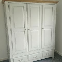 Large 3 Door Wardrobe with Oak Top & 3 Drawers
