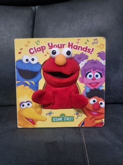 Clap Your Hands! (Sesame Street) (Puppet Books) (Paperback)