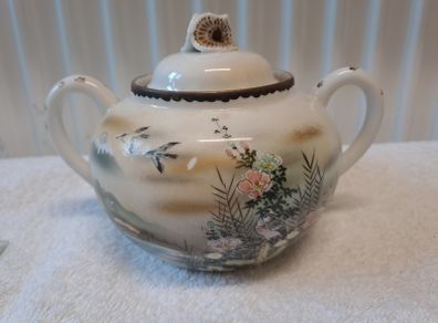 Kutani Japanese scene bowl with lid