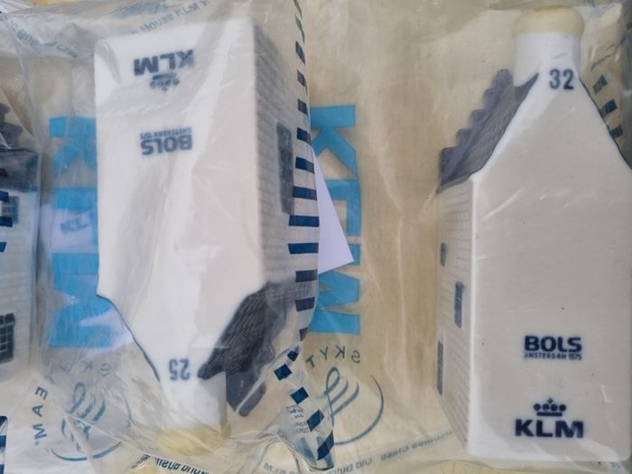 Collection of 7 porcelain miniature KLM Delft Blue houses