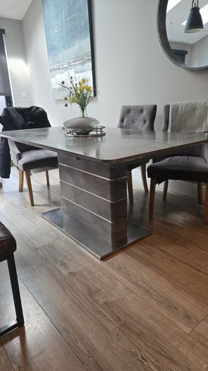 Extendable Dining Table
