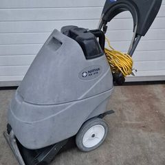 NILFISK AX 410 Extraction machine