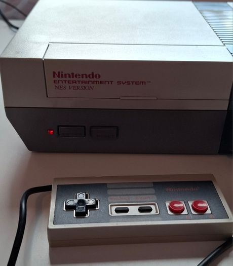 NES Console (Nintendo Entertainment System)