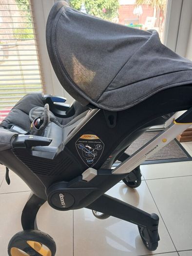 Doona Max Car seat , Stroller and Isofix base