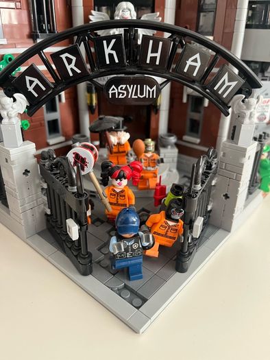 LEGO DC Arkham Asylum 76300
