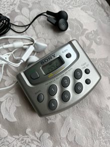 Retro Sony Walkman SRF-M37L Digital Tuning Clock Radio