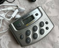 Retro Sony Walkman SRF-M37L Digital Tuning Clock Radio