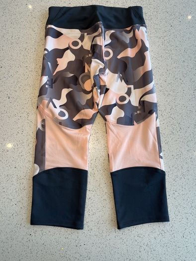 DECATHLON Girls 3/4 length Sports Leggings  - AGE: 10-11 - AS NEW