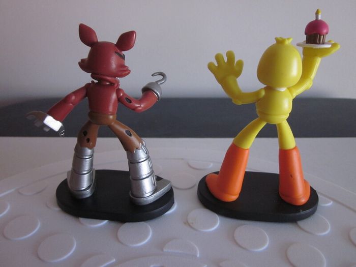 Funko Five Nights At Freddy's Hero World Chica / Foxy Figures