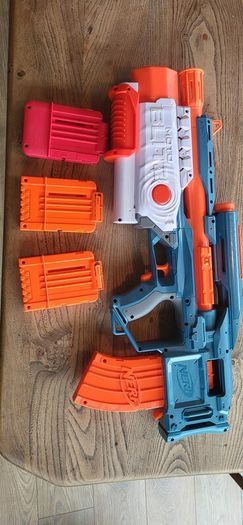Nerf Elite 2.0 Motoblitz CS-10 Blaster + Extra Magazines