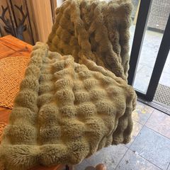 Faux fur green throw with velvet back