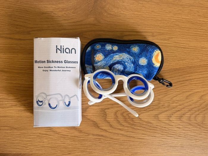Motion sickness glasses