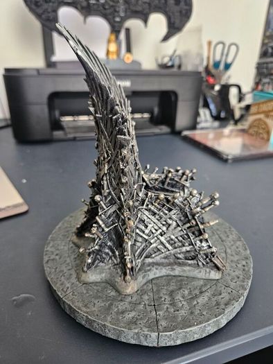 Gentle Giant Game of Thrones 7" Iron Throne replica
