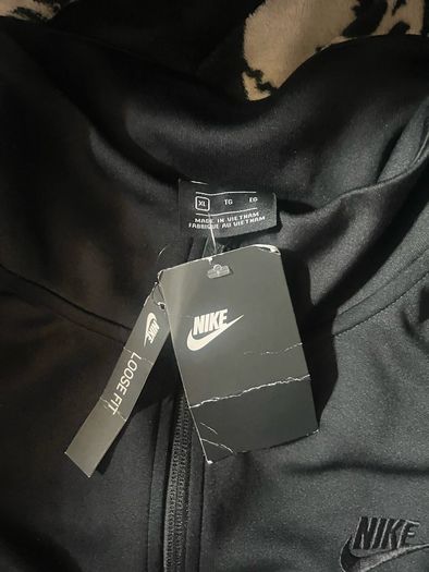 Nike Tracksuit Top jacket size xl two pockets with zippers and two pockets inside
