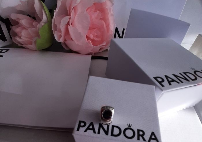 New genuine pandora lips charm