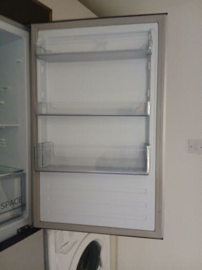 Indesit Fridge Freezer, free standing.