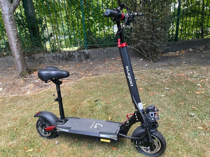 Kugoo M4 e-scooter with fold down seat - used twice